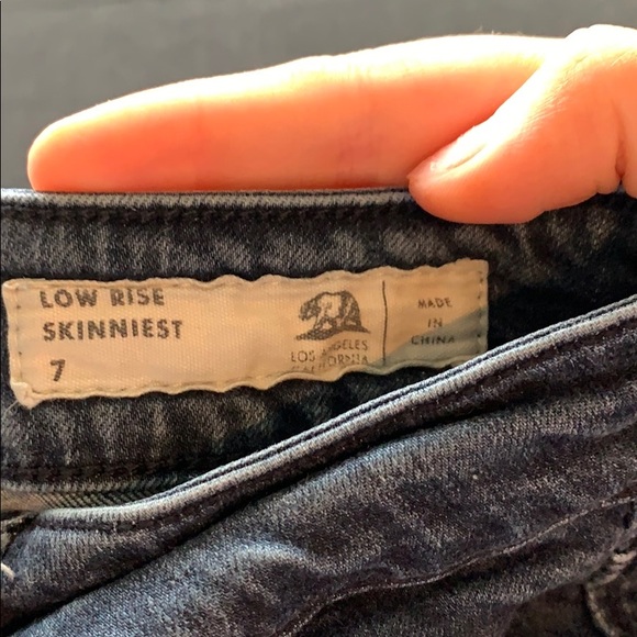 🦄 4/$40 Basic Blue Bullhead Skinny Jeans - Picture 3 of 4